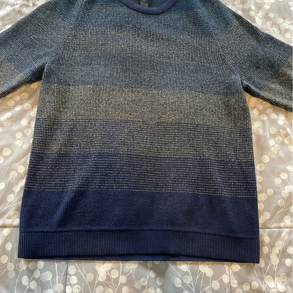 Lululemon Merino Wool Sweater. Rarely worn by my daughters loser ex-boyfriend - Picture 4 of 10